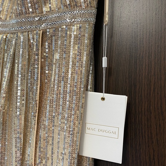 Stunning fully sequinned metallic gown from Mac Duggal - Picture 5 of 5